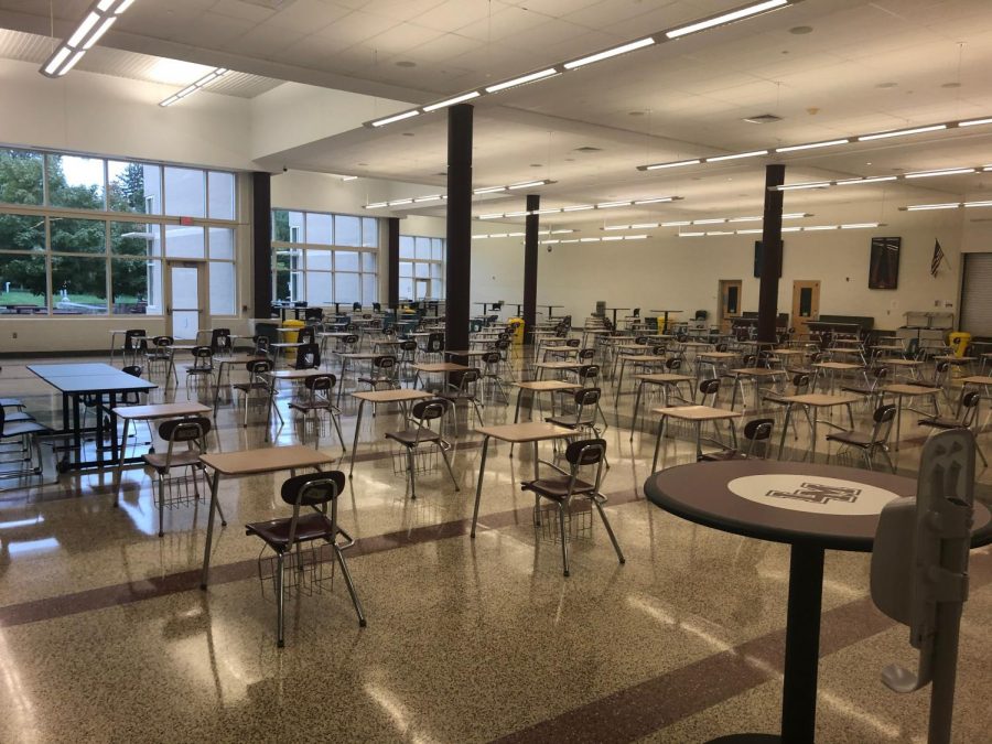 LM is taking many precautions to ensure the safety of its students. At lunch, students must sit at desks spaced six feet apart. | Photo courtesy of Sophie Shin 22