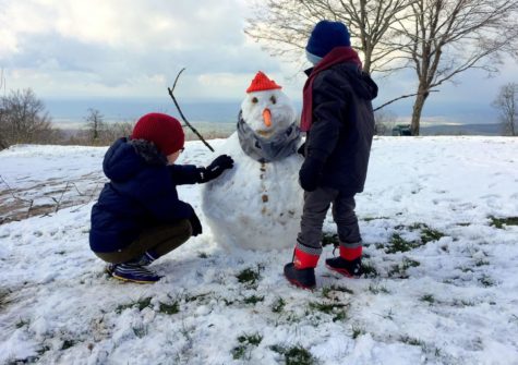 Building a snowman | Photo Courtesy by Wikipedia